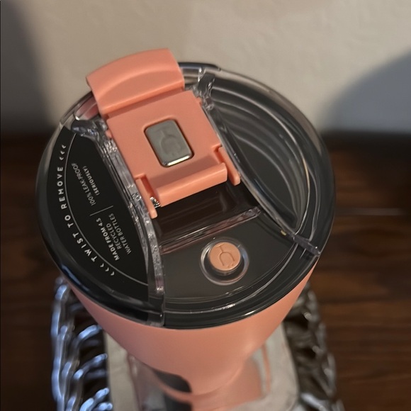 BrüMate NAV XL Tumbler in Coral - Picture 2 of 4